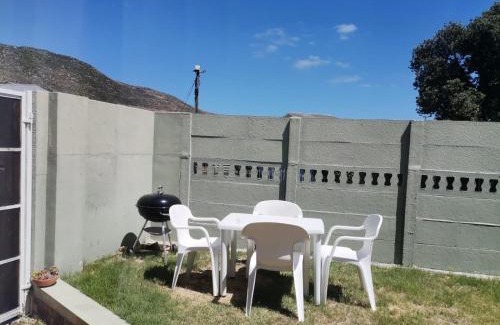 Fish Hoek Apartment | Sunray Cottage