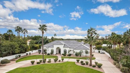 Cactus Acres House | Sunridge by AvantStay Glorious Scottsdale Estate w Pool Hot Tub Ping Pong Pool Table