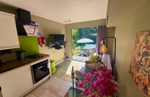 Newton Ferrers Apartment | Sunridge EcoPod with Private Hot Tub
