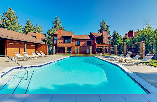 Mammoth Lakes Apartment | Sunrise 8