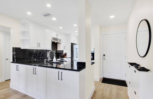 St. Petersburg Condo | Sunrise Bay Retreat W/Pool, Hot Tub & Rec Room