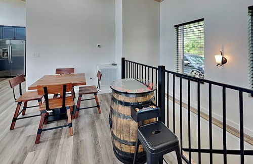 Gatlinburg - Pigeon Forge Cabin | Sunrise in the Cove | Modern, Pet-Friendly w. Indoor Pool