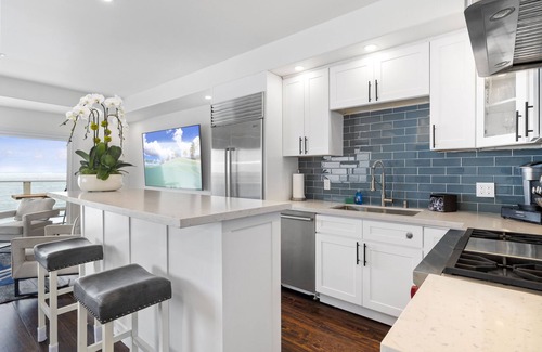 Central Malibu Condo | Sunrise Malibu Road Beachfront Penthouse