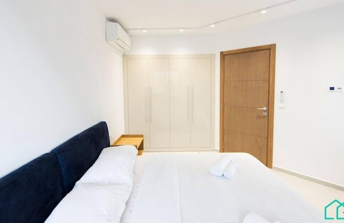 Les Berges du Lac Apartment | SUNSET 203: Luxury apt with Gym in Lac1