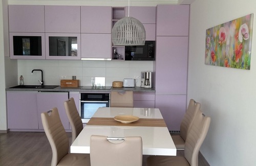 Siofok Apartment | Sunset Beach Apartment directly on the beach high-quality furnishings pool garden WLAN