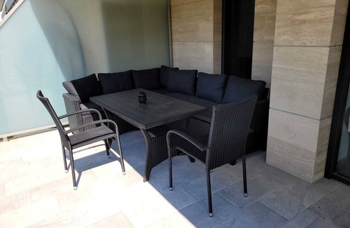 Siofok Apartment | Sunset Beach Apartment directly on the beach high-quality furnishings pool garden WLAN