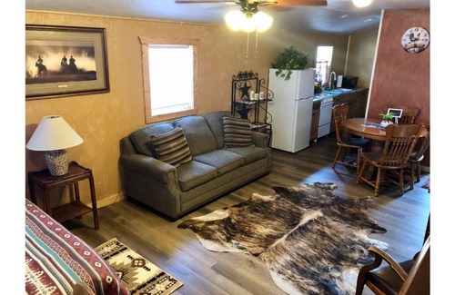 Johnson County House | Sunset C B&B