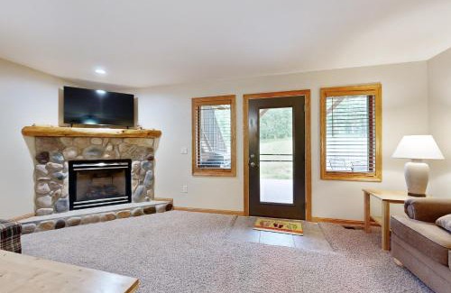 Arkdale Apartment | Sunset Condominiums: The Retreat