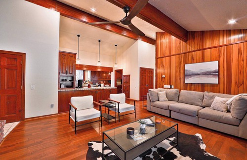 Lincoln Park House | Sunset Cove – Private Lakefront Community