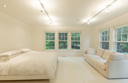 Germantown House | Sunset Hill: 1860's Farmhouse w/Heated Pool +Views