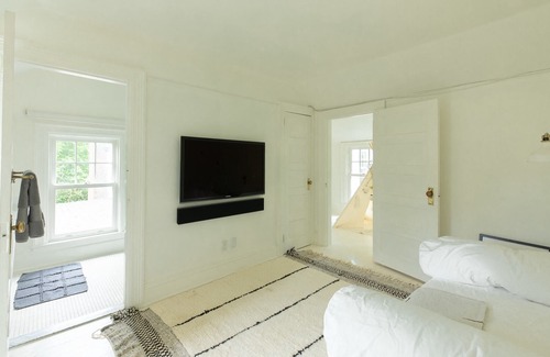 Germantown House | Sunset Hill: 1860's Farmhouse w/Heated Pool +Views