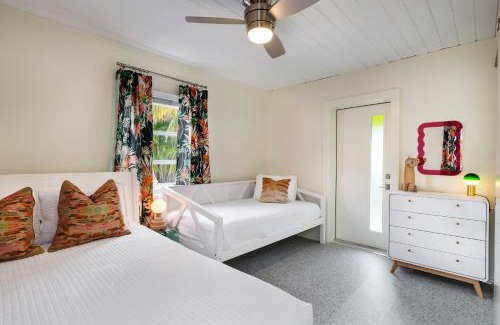 Sunset Beach Hotel | Sunset Inn and Cottages