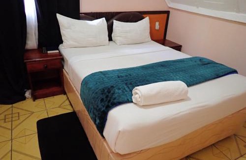 Livingstone Hotel | Sunset Junction Lodge & Tours