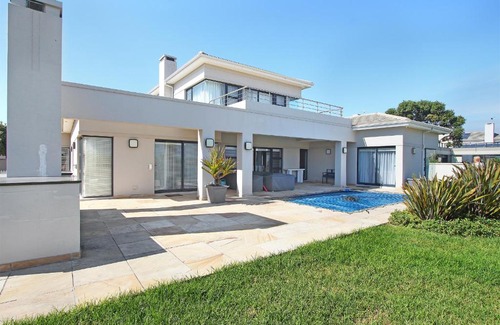 Cape Town Villa | Sunset Links Golf Villa at 74