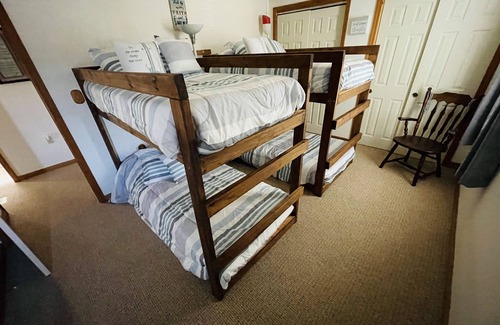 Riddlesburg Cabin | Sunset Lodge on River Mountain, just off of PA26 between Everett & Raystown Lake