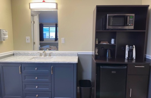 St Ignace Hotel | Sunset Motel at Armand's Gardens