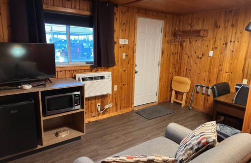 St Ignace Hotel | Sunset Motel at Armand's Gardens