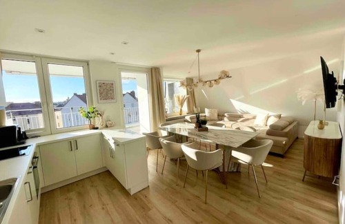 Innenstadt Apartment | Sunset Penthouse I Dachterrasse I Whirlpoolwanne