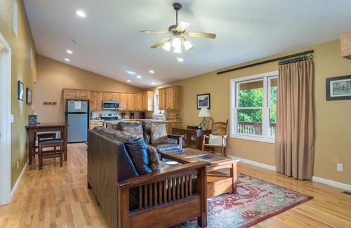 Burnsville Cabin | Sunset Ridge! Hot tub+Fire Pit+Grill, WiFi, Mtn Views, Easy Access, Nearby Town!