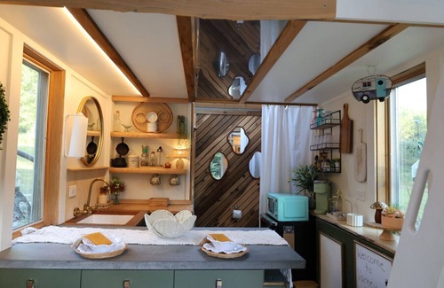 Gilmanton House | Sunset Tiny Retreat - A Peaceful Getaway