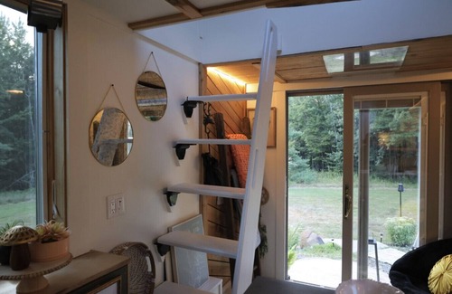 Gilmanton House | Sunset Tiny Retreat - A Peaceful Getaway