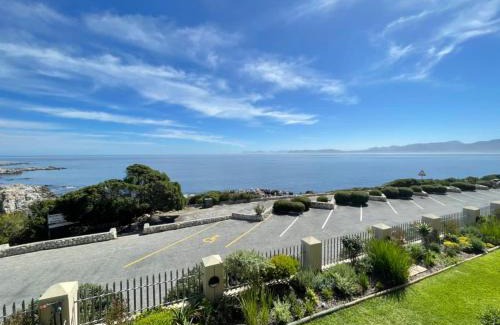 De Kelders Apartment | Sunset View at Whale Cove