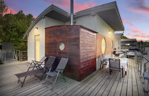 Rusovce House | Sunset view Housboat with sundeck,AC&Heating