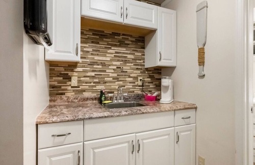 Sylvan Beach Apartment | `Sunset Villa`-2 Bedroom, Queen, Bunks, Full-NEW!