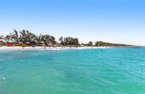 Bradenton Beach Apartment | Sunset Villa 2