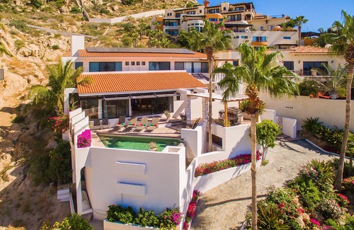 Pedregal Villa | Sunset Villa: Pedregal Villa near Beach. Sleeps 17. Promos available.