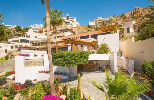 Pedregal Villa | Sunset Villa: Pedregal Villa near Beach. Sleeps 17. Promos available.