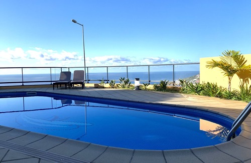 Canhas Villa | Sunset villa with heated pool and stunning views