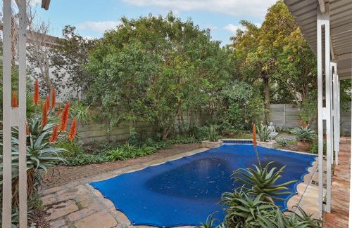 Sunset Beach Villa | Sunset Yellow Cottage