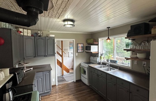 Magnetawan Cottage | SunSets and Campfires, Great Family Getaway!