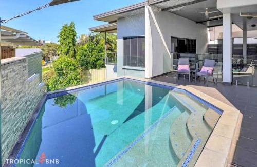 Stuart Park House | Sunsets & City Skyline Views With Pool