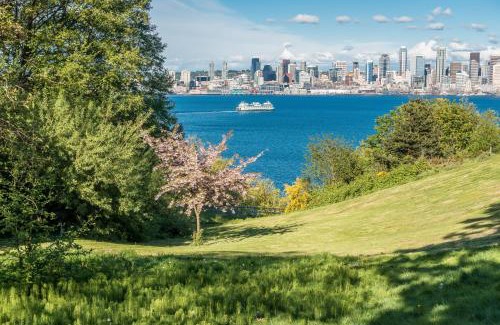 Des Moines House | Sunsets over Sound