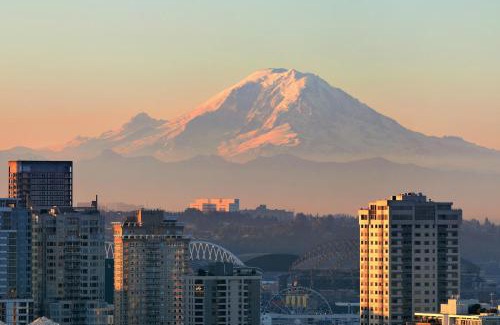 Des Moines House | Sunsets over Sound