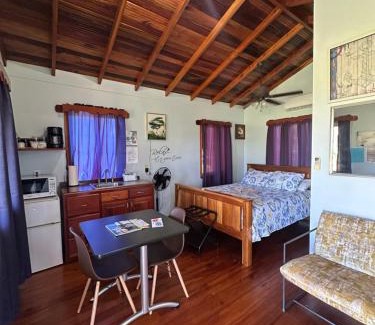 Dangriga Hotel | Sunshine Cabanas At Ocean View