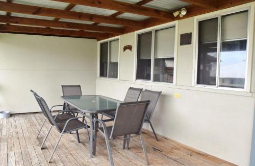 South West Rocks House | Sunshine Cottage - Bring your own linen.