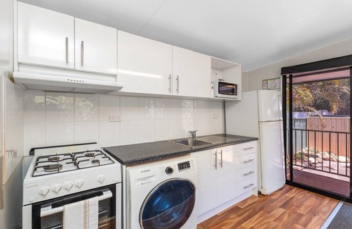 Pearl Beach House | Sunshine Cottage by HolidayCo.