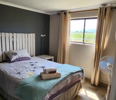 Hartbeespoort Ski Chalet | Sunshine Cottage