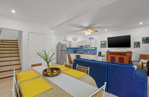 Coco Sunset Hills Condo | Sunshine Escape with a Rooftop Patio