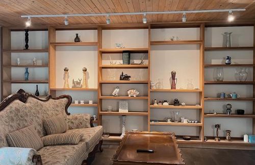 Langley House | Sunshine garden 5 bedrooms2 living rooms3 bathrooms1 kitchen