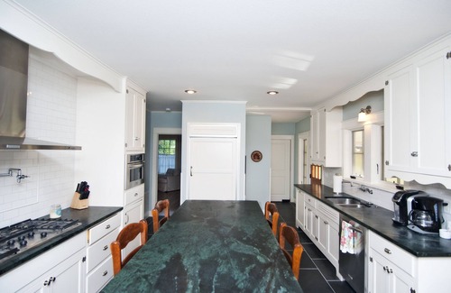 Fredericksburg House | Sunshine Haus, Sleeps up to 14, Hot Tub, Pool, Walk to Main Street, 2 firepls