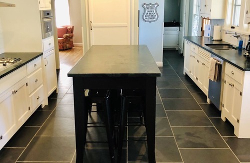 Fredericksburg House | Sunshine Haus, Sleeps up to 14, Hot Tub, Pool, Walk to Main Street, 2 firepls