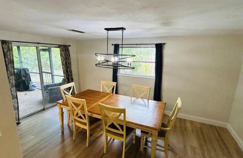 Southgate House | Sunshine Haven: Relax and Unwind