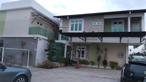 Taman Intan House | Sunshine Lodge