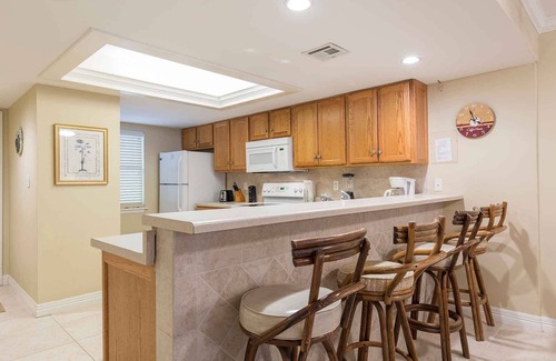 South Padre Island Condo | Suntide II 204 - Beachfront Direct Ocean View and Beach Access, Pool, Hot Tub and More