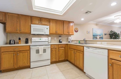 South Padre Island Condo | Suntide II 204 - Beachfront Direct Ocean View and Beach Access, Pool, Hot Tub and More