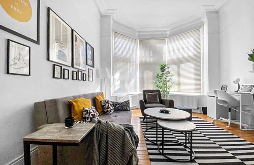 Fortis Green Apartment | Super 1 bed flat in Muswell hill with private garden